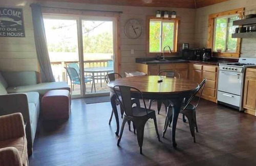 Fremont House | Muskie Cabin - Waterfront resort on Fremont Wolf River