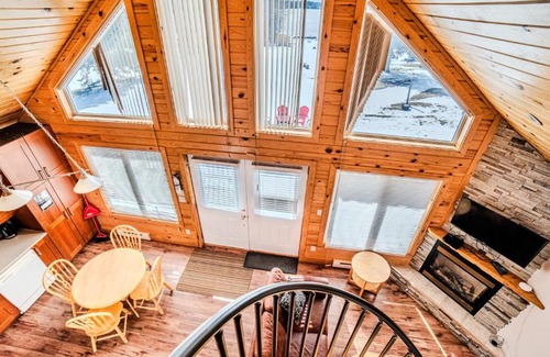 Muskoka Lakes Ski Chalet | Muskoka Lakefront 3-bdrm Chalet