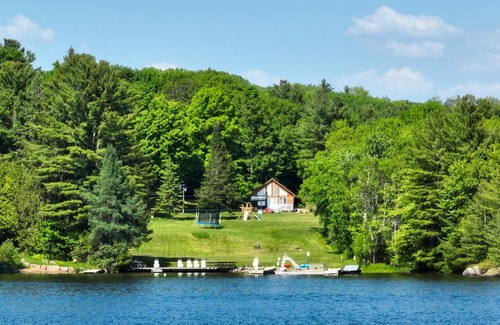 Muskoka Lakes Ski Chalet | Muskoka Lakefront 3-bdrm Chalet