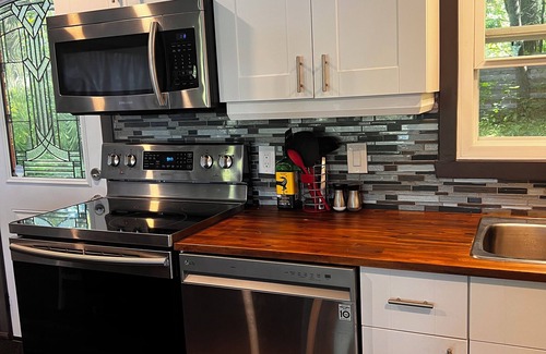 Bala Cottage | Muskoka lakefront,private sand beach ,cosy-family cottage