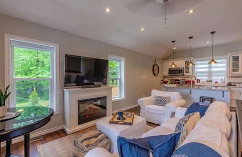 Bracebridge Cottage | Muskoka Retreat with Barrel Sauna