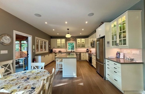 Gravenhurst Cottage | Muskoka Soul 💫 Spacious + Modern 6 Bedroom on Lake Muskoka 💫 @MuskokaSoul
