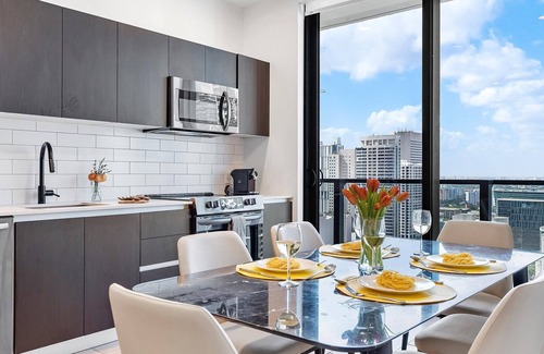 Downtown Miami Apartment | MVR - Stylish 3BR Escape in Downtown Miami