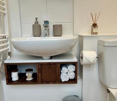 Coldharbour House | My Apartment Brixton - Modern Double Room with En-suite