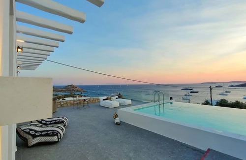 Platis Gialos Villa | My Rental Homes - Villa Waves with pool and Jacuzzi. Close to Platis Gialos beach