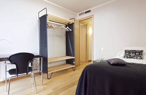 el Fort Pienc Apartment | My Space Barcelona 6 Apart. to have 48 people around the Triunfo Arco