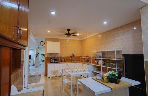 Bukit Baru House | 2400 m² House ∙ 4 bedrooms ∙ 8 guests