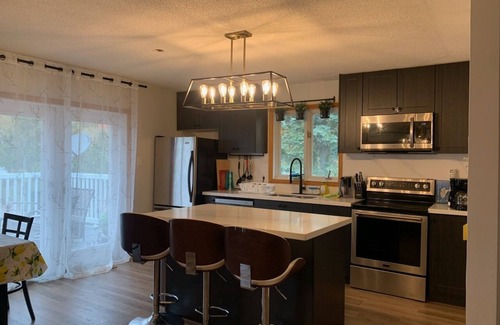 Lindsay Cottage | Myriad Fins Cottage and Marina
