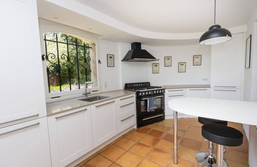 Mandelieu-La-Napoule Villa | Myrtes - Villa 220m2 Piscine | Cuisine & Salon ext | Sunset