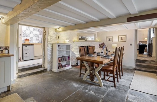 Longhope Cottage | Myrtle Cottage - sleeps 4 guests in 2 bedrooms