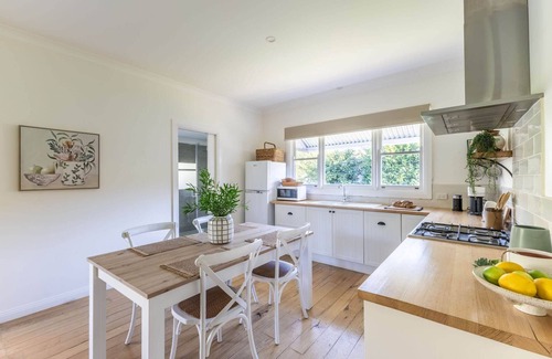 Myrtleford House | Myrtle Creek Cottage