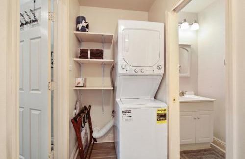 Mid-City District Apartment | N Broad Studios