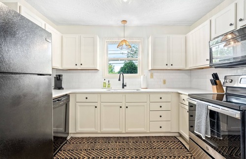 Auburn Condo | N Donahue Nest - Walk to Jordan-Hare & Downtown