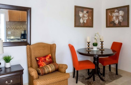 Nassau Apartment | n5 min drive to Junkanoo Beach, Arawak Cay, Ardastra Garden & Zoo & Attractions