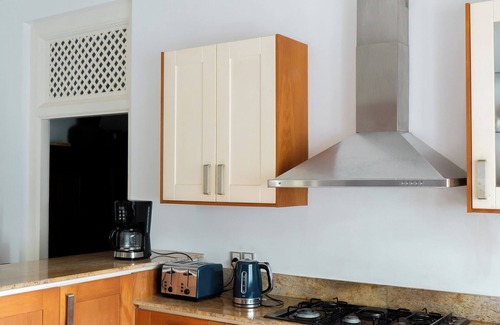 Kollupitiya Villa | nA unique 3-bedroom private retreat nestled in the heart of Colombo!