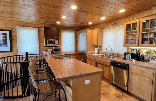 Oak Shores House | Naci Chalet is perfect for those great lake trips, Internet & Private Slip!