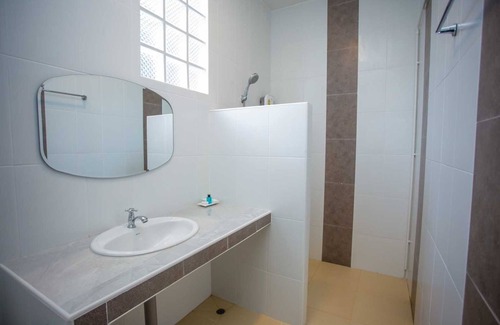 Amnat Charoen Hotel | Nakarin Hotel