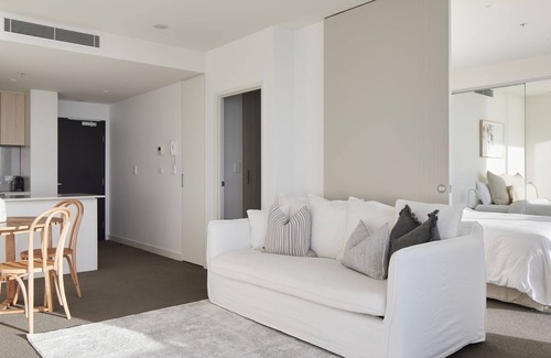Newcastle Apartment | Nalu - holiday apartment overlooking Newcastle Beach