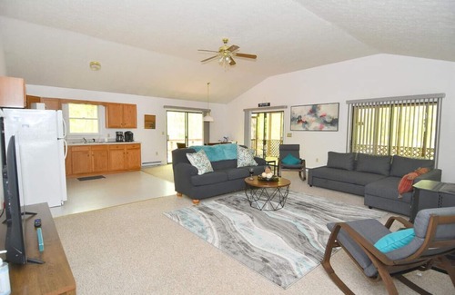 Great Cacapon Cabin | Namba Cabin - River Access | Pet Friendly | Grill | Wifi |Screen Porch