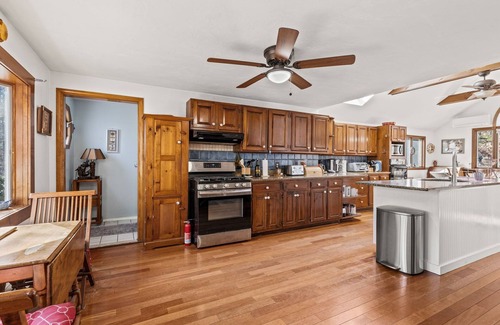 North Eastham House | Nana & Baba’s Clamshack: 4-bedroom, Cozy Eastham Home Right Near Beach