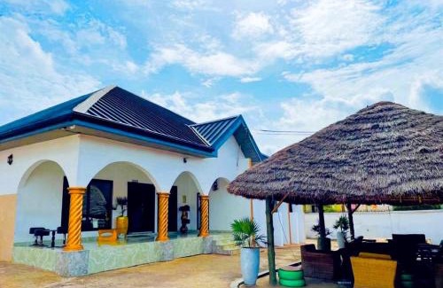 Adentan House | Nana's Holiday Let
