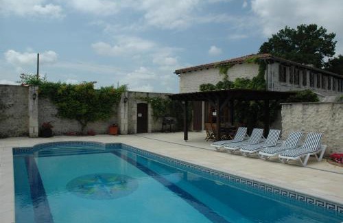 Nanteuil-de-Bourzac Villa | Nandolle Farmhouse