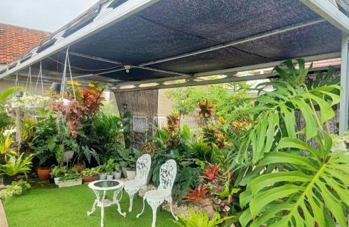 Rendeh Villa | Nanita Homestay