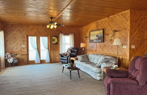 Jonesboro Bed & Breakfast | Nanny's Place -In Heart of Wine Trail/Hiking.