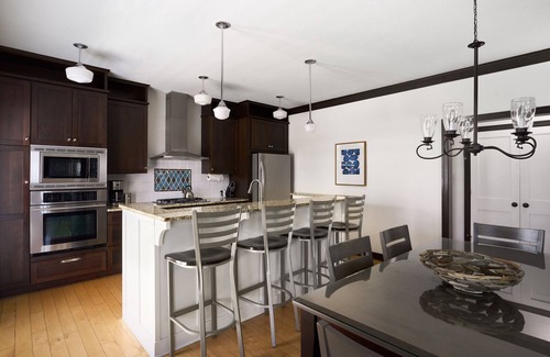 Holland House | "Nantucket 1 Bedroom" Luxury Townhome, Pool, Hot Tub, Golf Membership, Near Lake and Beaches