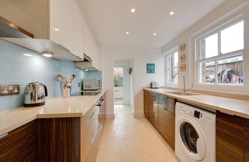 Kingsgate House | Napier Cottage - Two Bedroom House, Sleeps 4
