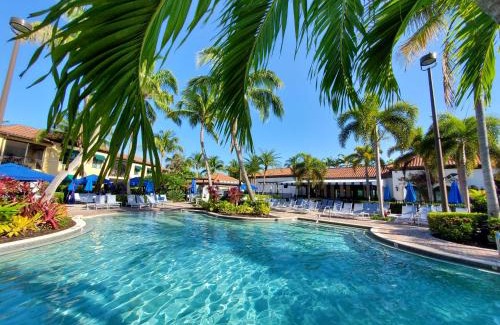 Royal Harbor Apartment | Naples Bay Resort Condo with Fabulous Amenities, near Beach & Downtown!