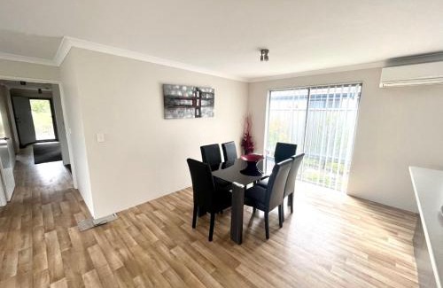Kealy House | Napolean Holiday Retreat