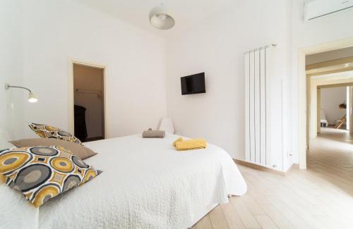 Naples City Centre House | Napoli Centro Suite - Duomo Apartment