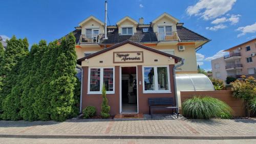 Siofok Aranypart Bed & Breakfast | Napsugár Apartmanház