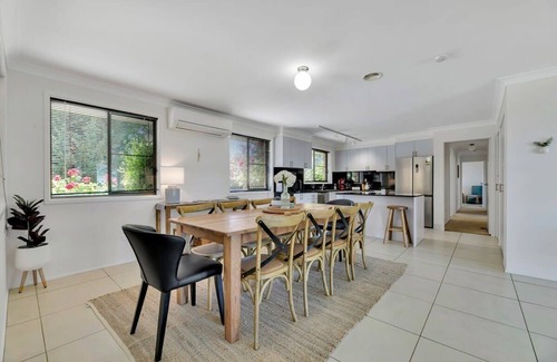 Clifton Grove House | Narambla Estate - Rural Retreat, Modern Hideaway