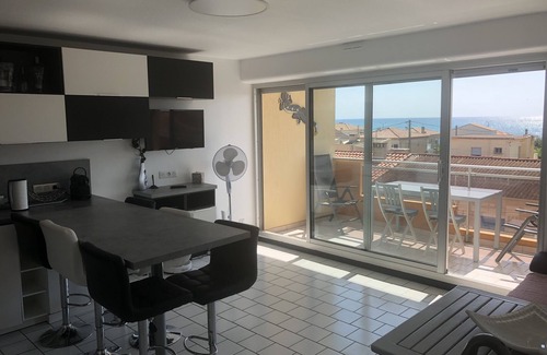 Narbonne-Plage Apartment | Narbonne plage Facing the beach and 2 min walk from the city center