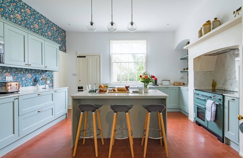 St Mary's Bay House | Nares House - a holiday let that sleeps 14 guests in 6 bedrooms