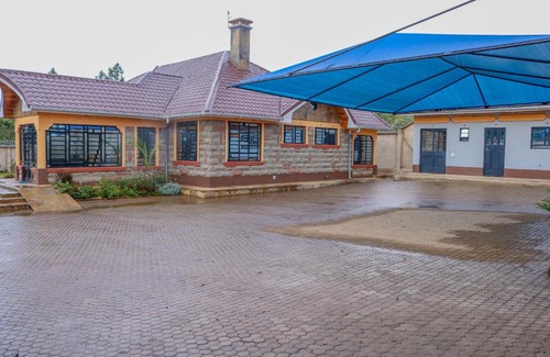 Naro Moru Villa | Naromoru Homestay