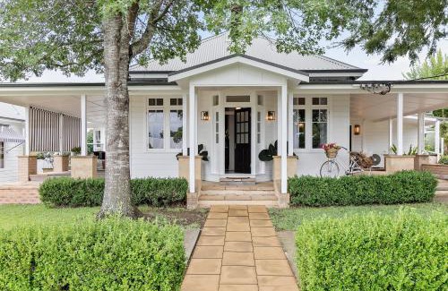 Gloucester House | Narraweema Guesthouse - Historic Luxury BnB Retreat