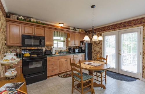Mount Juliet Cabin | Nashville Cabin - 1 Bed Adult Property (WiFi, W/D, Jacuzzi, No Cleaning Fee)
