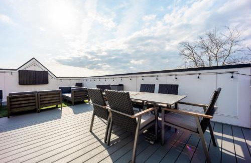 Nashville House | Nashville Tropics - Rooftop Deck - East Nashville