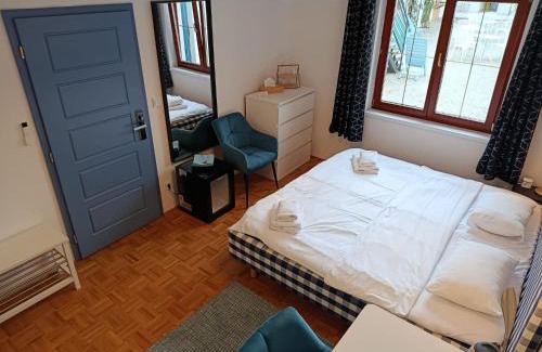 Dolni Dunajovice House | Naturální vinařství Tomáš Křížek, Penzion Dvorek