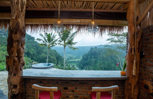 Selat Villa | NATURAL GETAWAY! 1BR Villa Set In Karangasem - W/Outdoor Spa Tub! - W/BREKKIE!