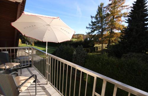 Hochwaldhausen Apartment | NATURBLICK Apartments 3 Moderne Ferienwohnung mit Balkon