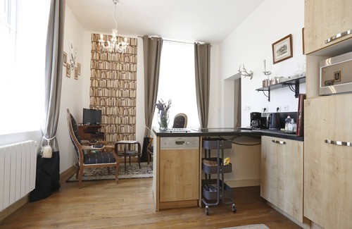 Chinon Apartment | NATURE & CHATEAUX Apartment-Private Bathroom