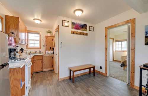 Murphy Cabin | Nature Lover’s Getaway in Rural Grants Pass