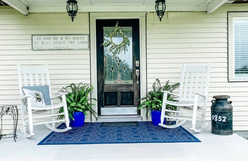 Boys Ranch House | Nature + Music + Town - Cozy Farmhouse Retreat