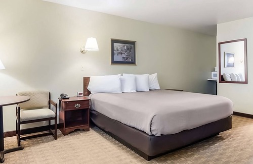 Aberdeen Hotel | Nature Right Outside Your Door at GuestHouse Montesano! Free Onsite Parking