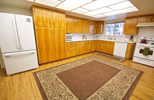 Oakhurst House | Natures River walk, 9 Miles To Yosemite, 3 to Bass Lake,Riverfront 2200 sq. ft.