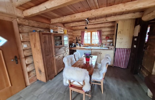 Klagenfurt-Wolfnitz House | Naturstammhaus, Blockhaus